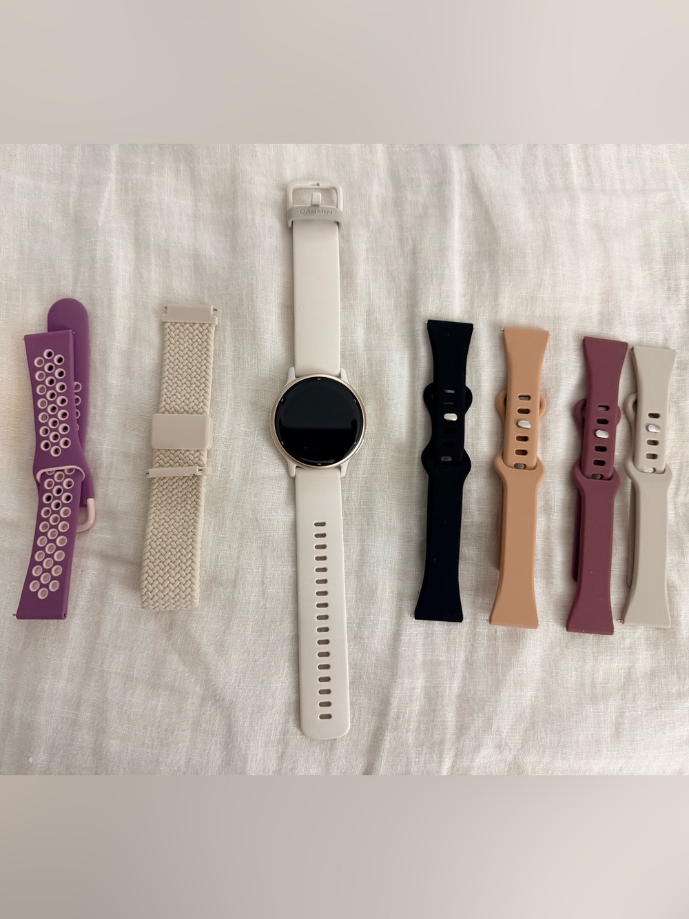 GARMIN Vivoactive 5 with multiple interchangeable bands